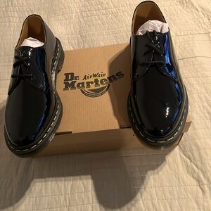 Dr. Martens Airwave women’s size 9 new
